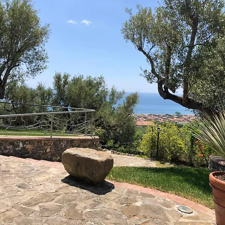 In Villa-il Giardino Dei Filosofi