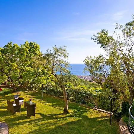 In Villa-il Giardino Dei Filosofi